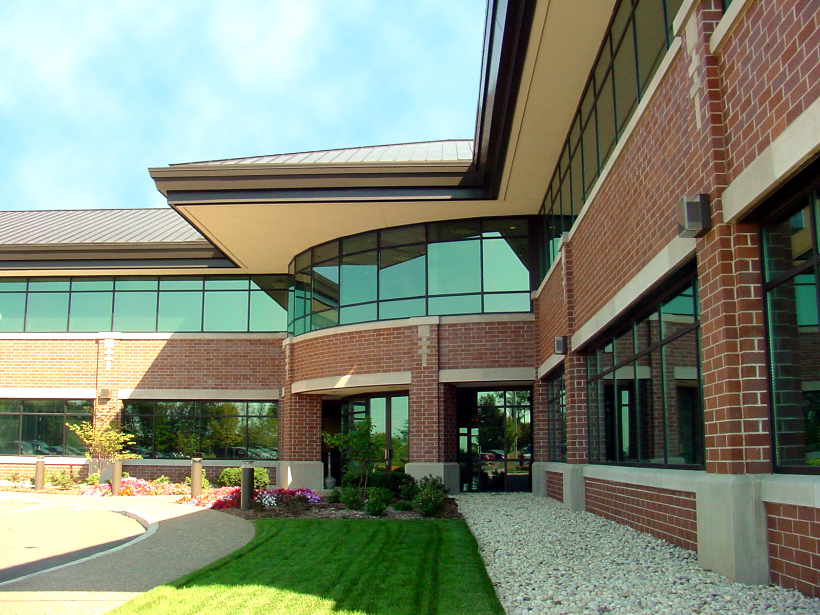 Ruekert & Mielke, Inc. – Exterior Entry